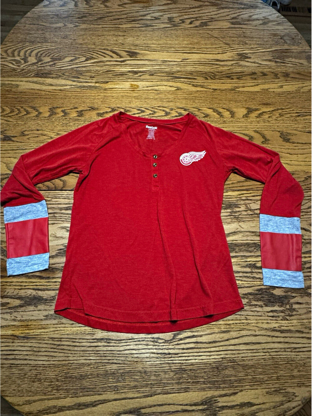 Reebok Womens L Detroit Red Wings Red Henley Long Sleeve V Neck Raglan Tee